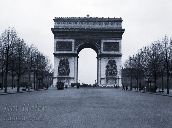 Arc de Triomphe - In 1945